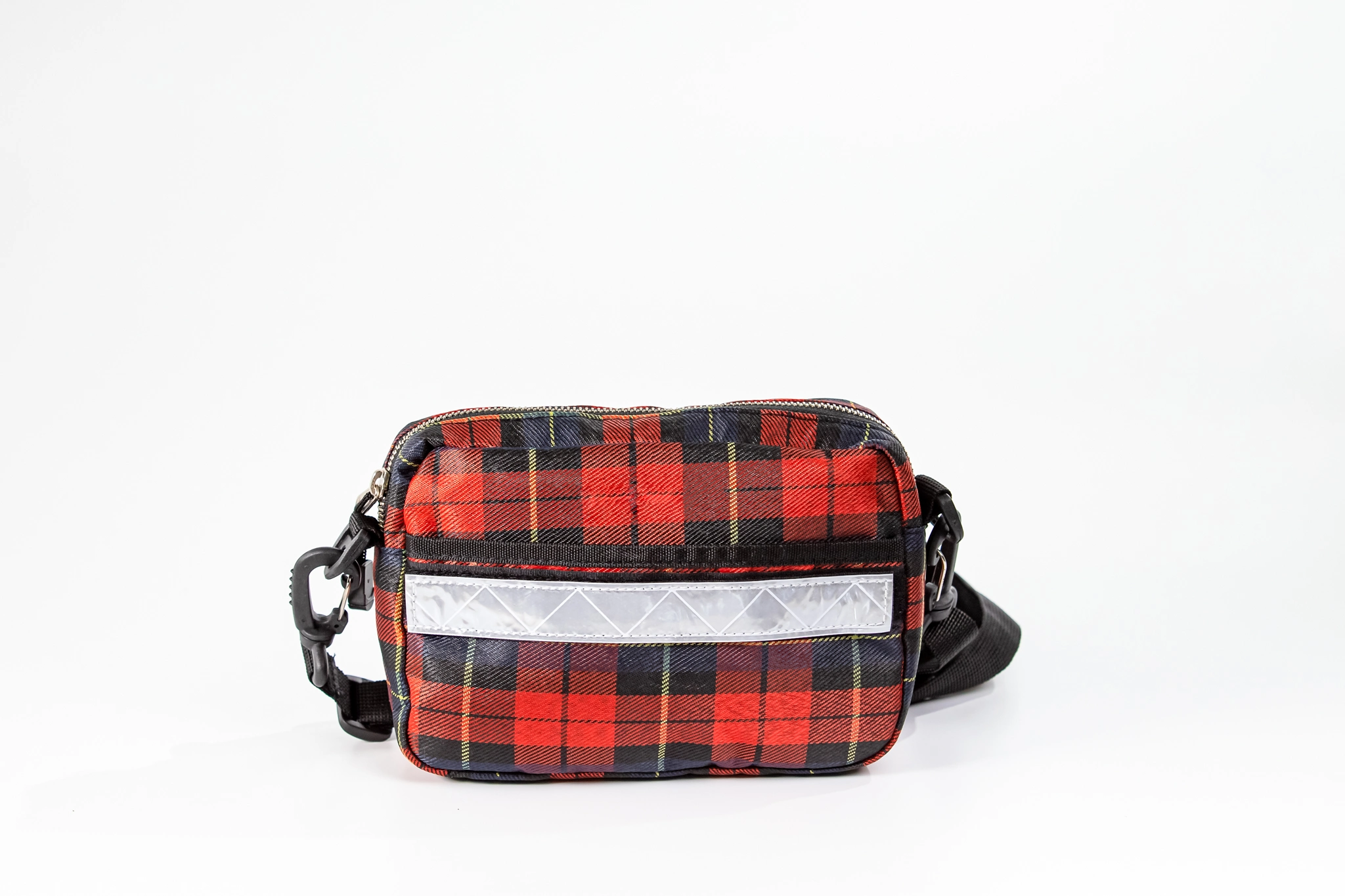 กระเป๋าสะพายแฟชั่น-CROSSBODY-BAG-BK-RD - ผ้า ลายสก็อตสีแดง ซับใน ผ้า 210 ลิปสต๊อบ PU สีดำ
ขนาด 8x5.5x2 นิ้ว ผ้าซิป NO.5 สีดำ…