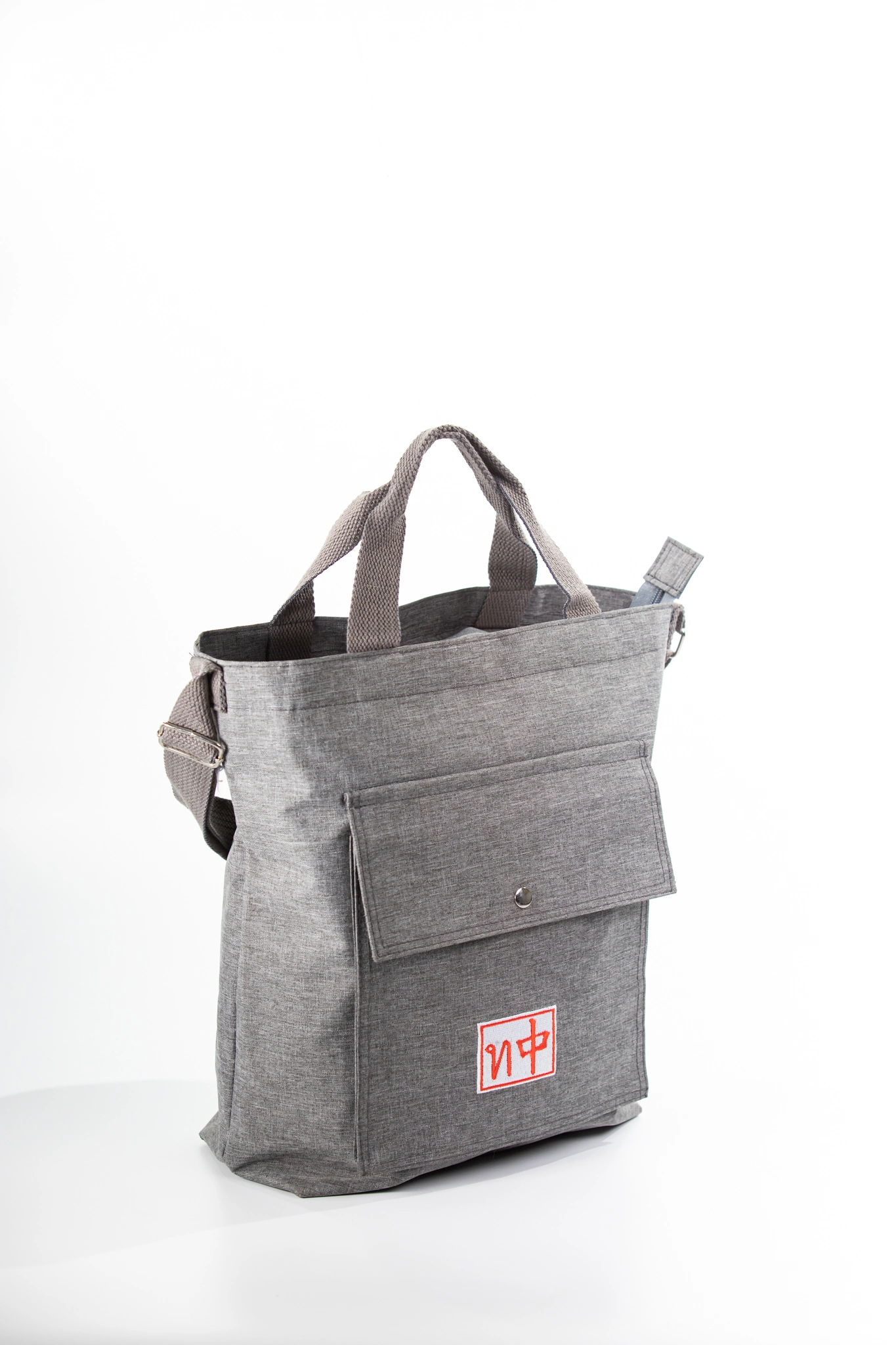 กระเป๋าสะพาย-GRY - ผ้าอู่หลงเทาเข้ม ซับในผ้า 210D สีเทาเคลือบ 2 ครั้ง ผ้าซิป NO.5
สีเทาเข้มผลิตในไทย หัวซิป N… - ภาพที่ 2