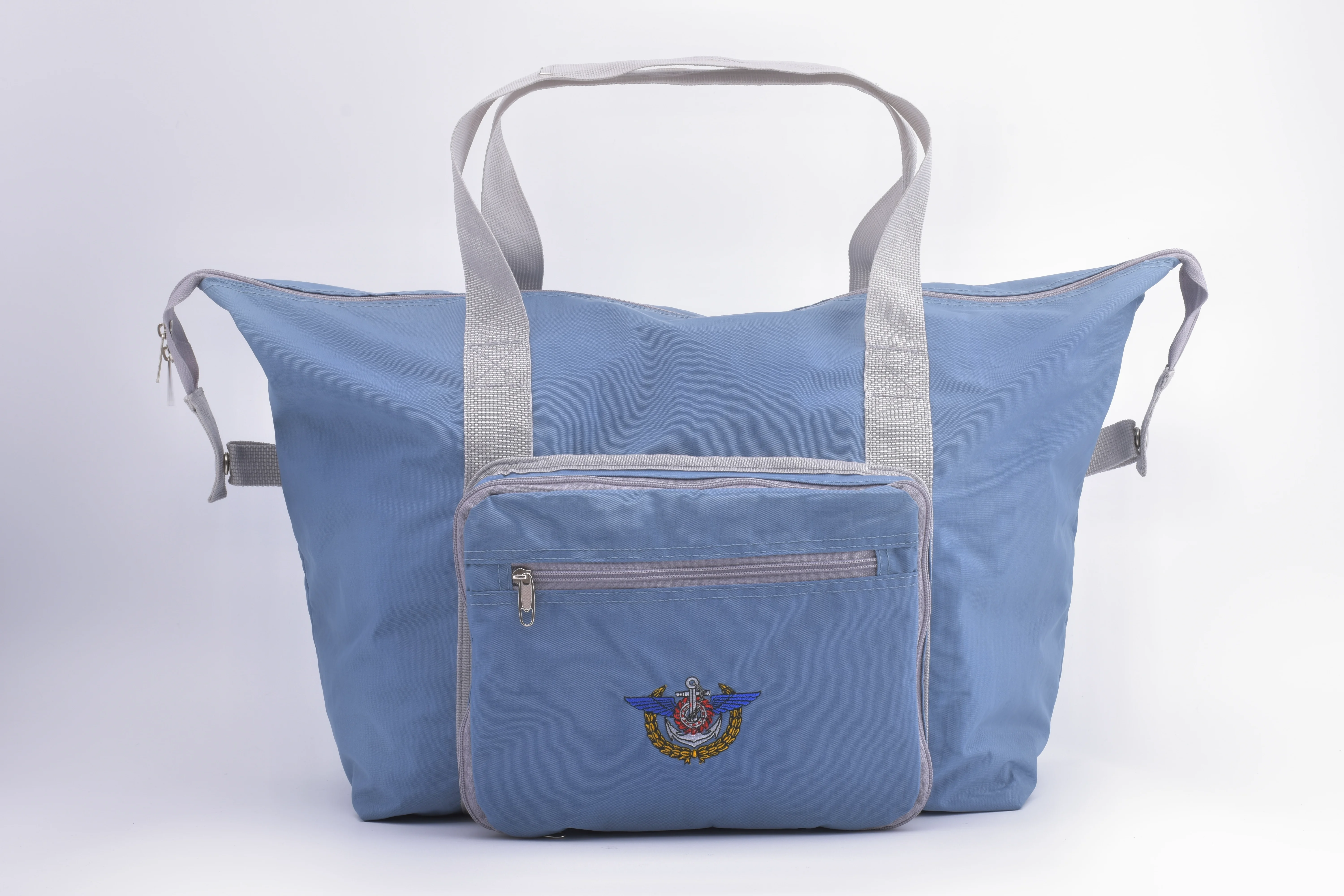 กระเป๋าเดินทาง-พับได้-BLU - กระเป๋าเดินทาง-พับได้-BLU
ผ้าคลิ๊บลิงค์สีเทา ผ้าซิป NO.5 สีเทาผลิตในไทย หัวซิป No.5 นิกเกิล 2 หา…